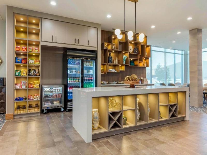Holiday Inn Express Bettendorf Davenport NE by IHG image
