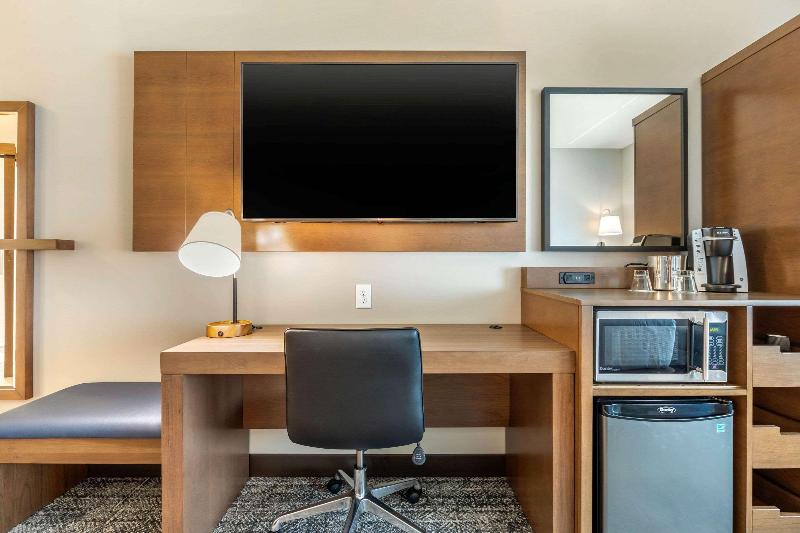 Cambria Hotel Davenport Quad Cities image