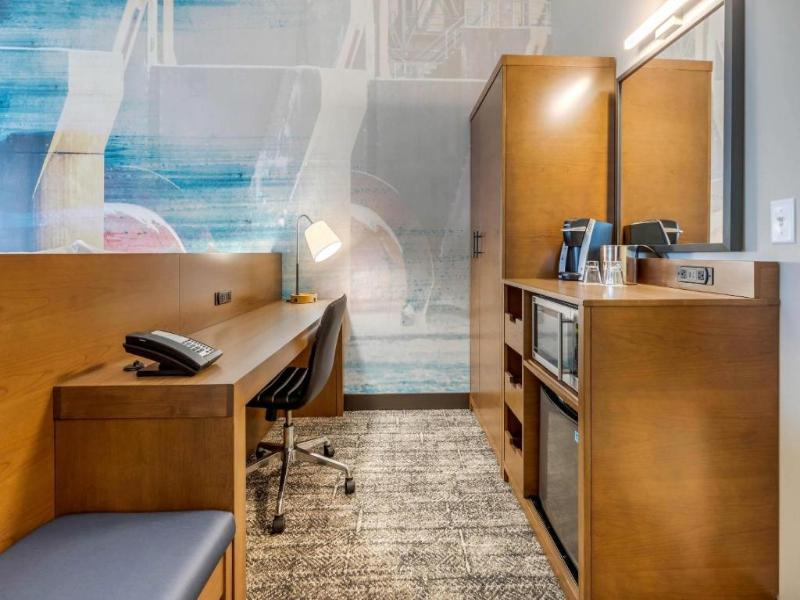 Holiday Inn Express Bettendorf Davenport NE by IHG image
