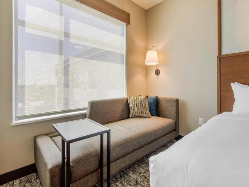 Holiday Inn Express Bettendorf Davenport NE by IHG image