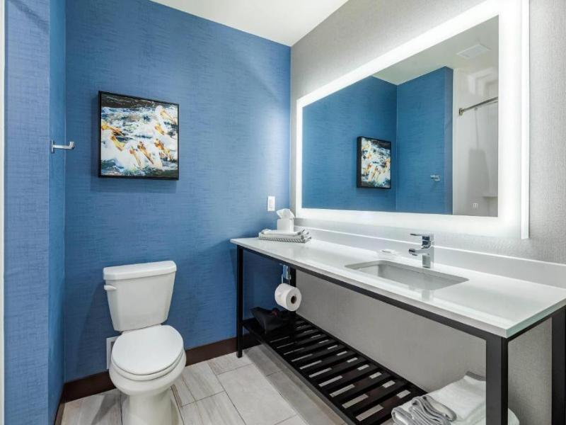 Holiday Inn Express Bettendorf Davenport NE by IHG image