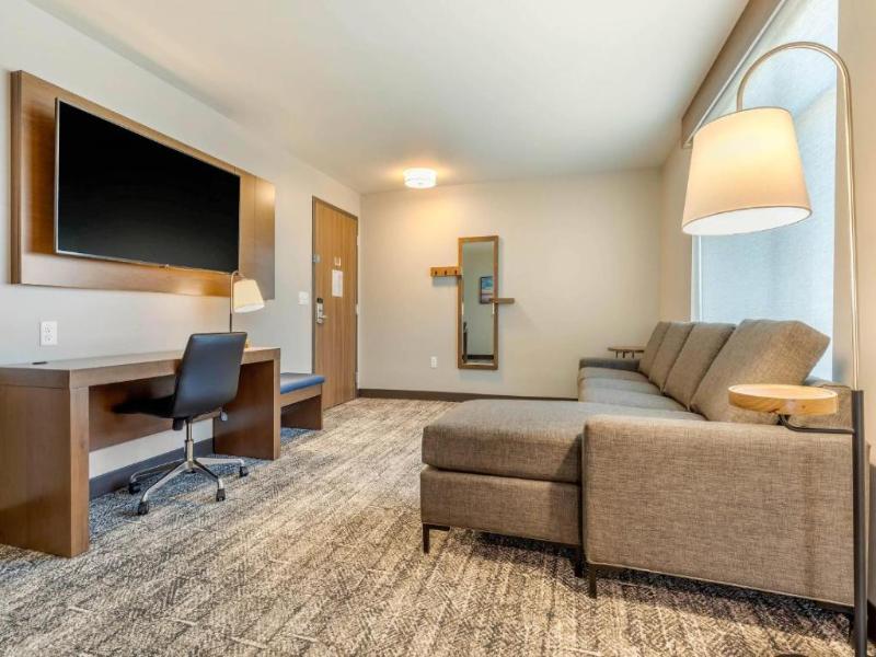Holiday Inn Express Bettendorf Davenport NE by IHG image