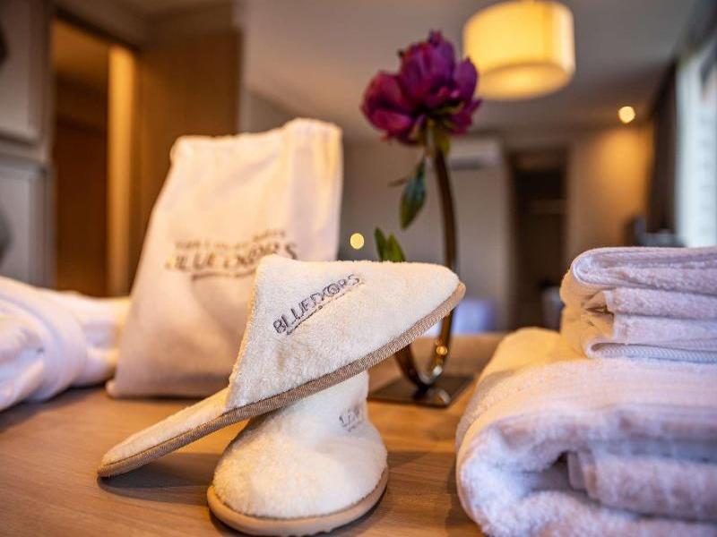 York Medellin, Curio Collection by Hilton image