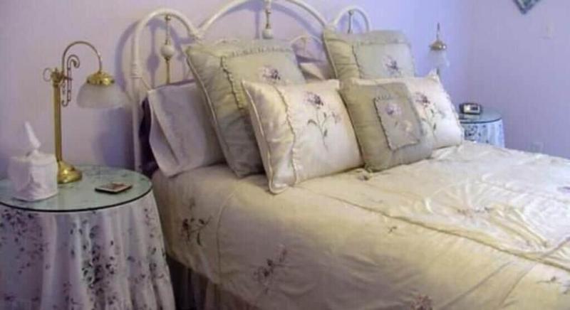 Apple Blossom Inn image