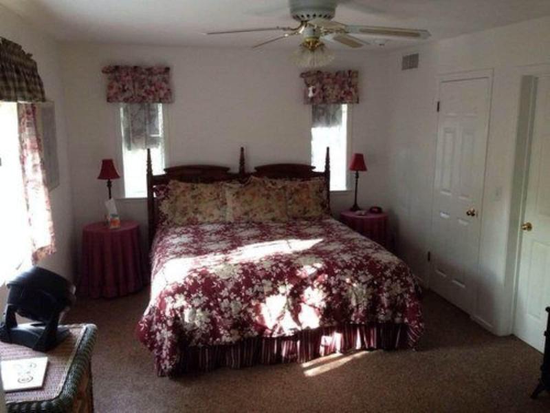 Apple Blossom Inn image