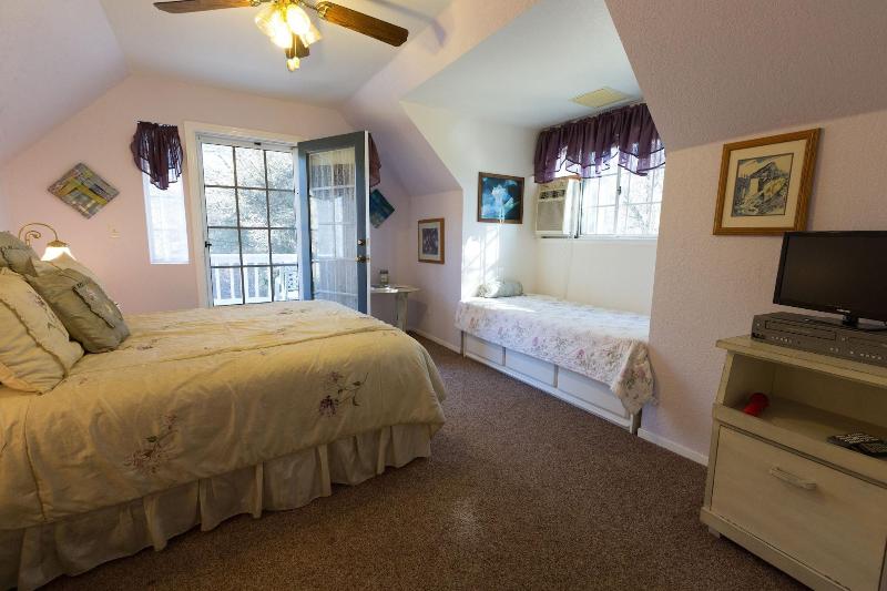 Apple Blossom Inn image