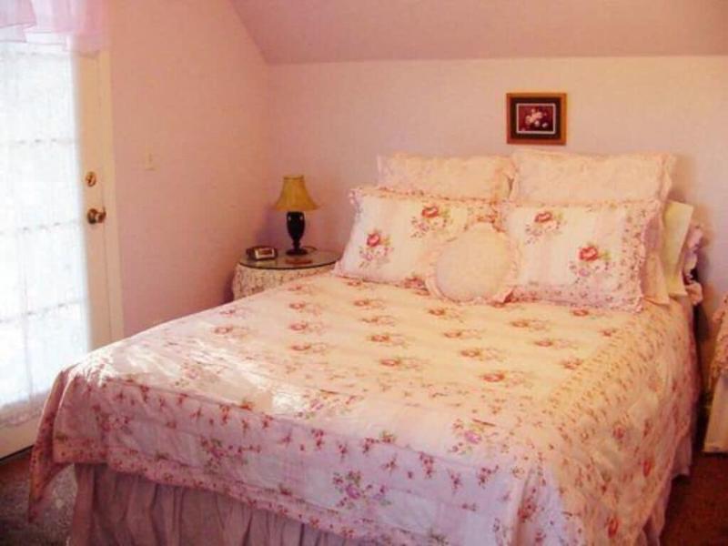 Apple Blossom Inn image