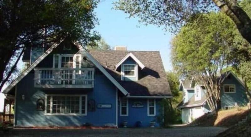 Apple Blossom Inn image