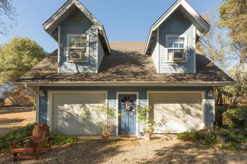 Apple Blossom Inn image