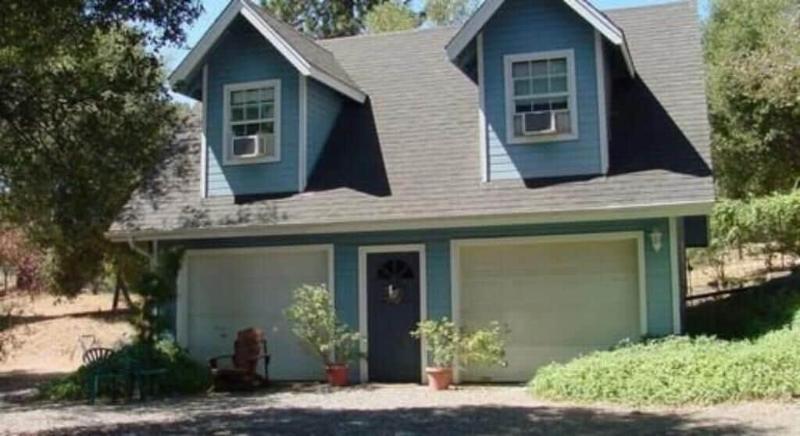Apple Blossom Inn image