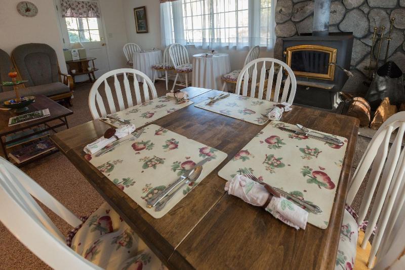 Apple Blossom Inn image