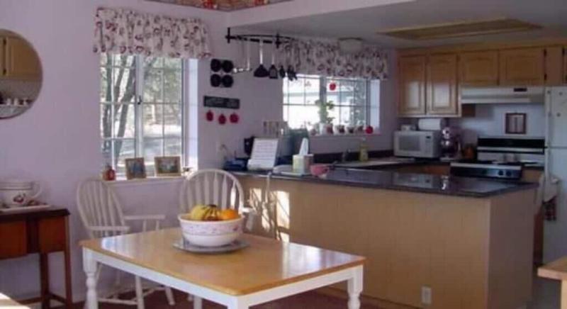 Apple Blossom Inn image