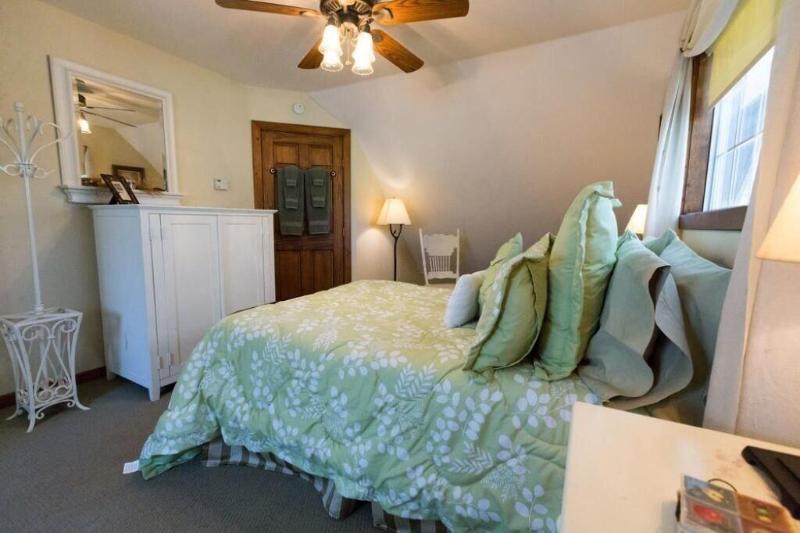 Apple Blossom Inn image