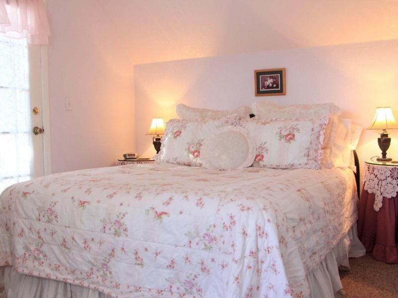 Apple Blossom Inn image