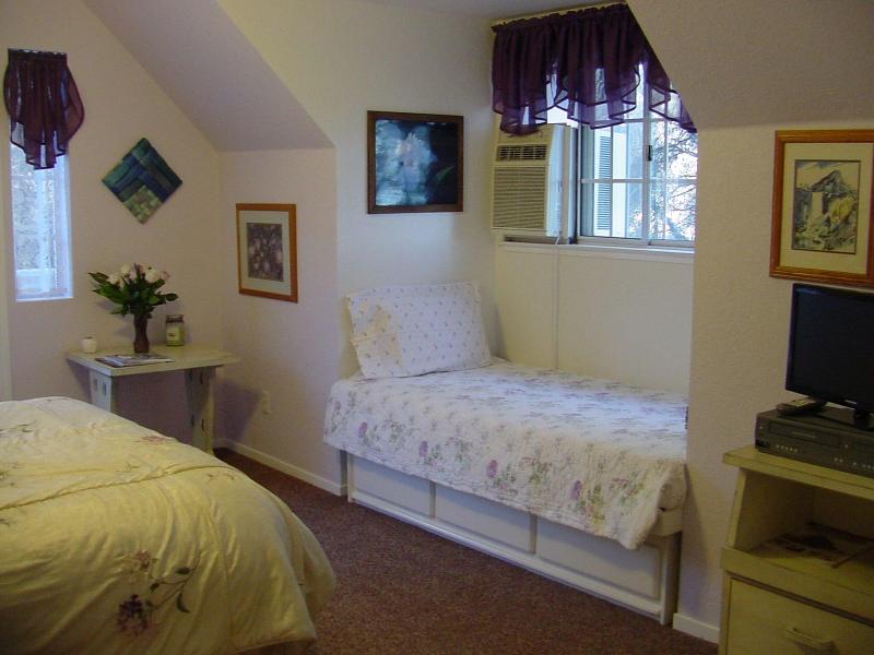 Apple Blossom Inn image