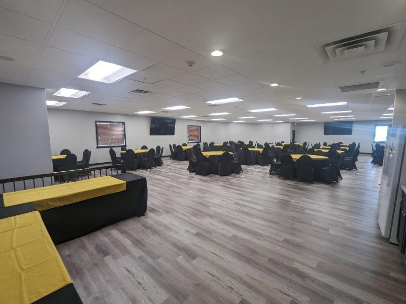 Boarders Inn Suites By Cobblestone Hotels Grand Is