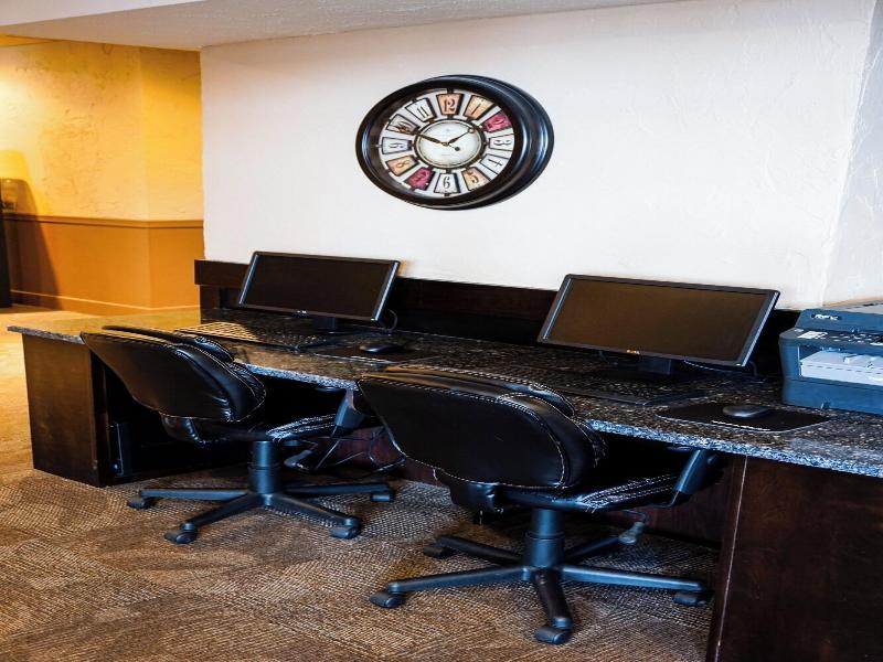 Boarders Inn Suites By Cobblestone Hotels Grand Is