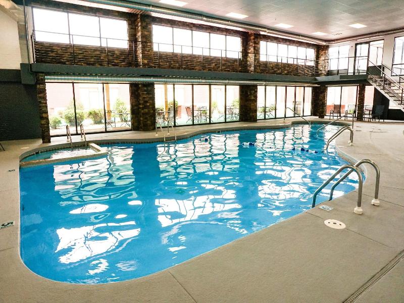 Boarders Inn Suites By Cobblestone Hotels Grand Is