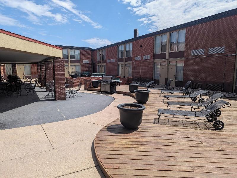 Boarders Inn Suites By Cobblestone Hotels Grand Is