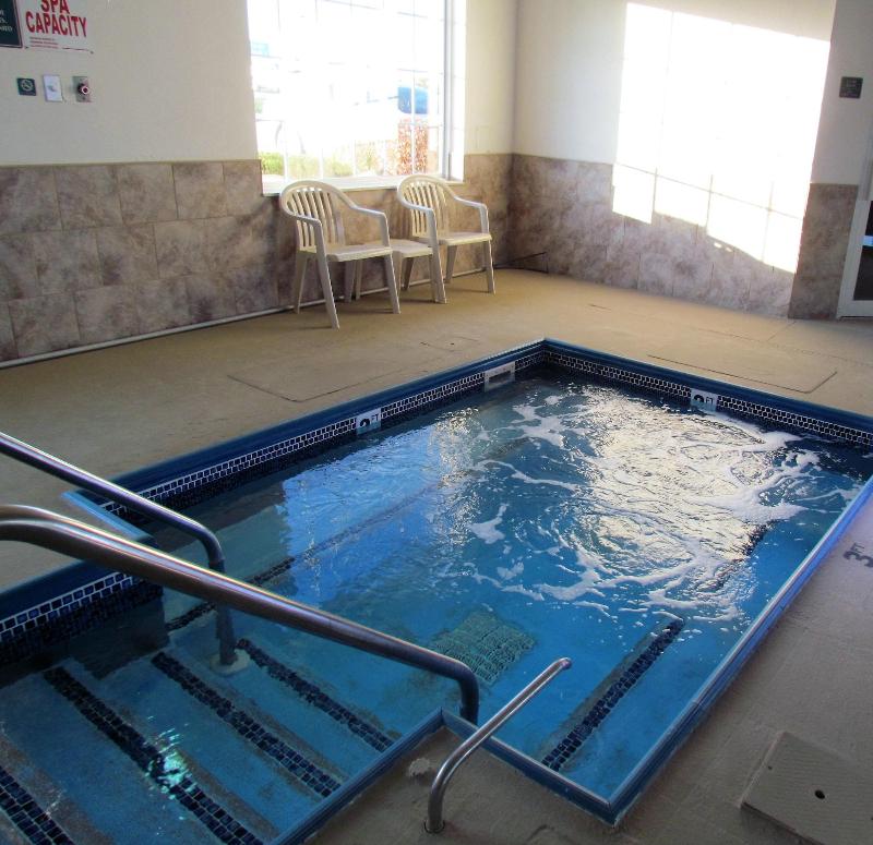 Oak Hill Inn Suites image 3