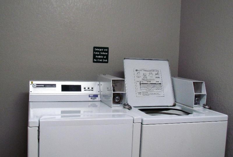 Oak Hill Inn Suites image 2