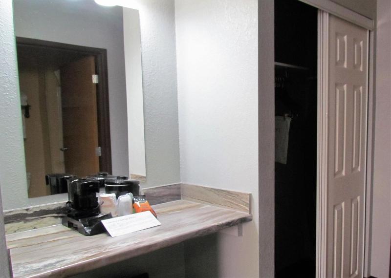 Oak Hill Inn Suites image