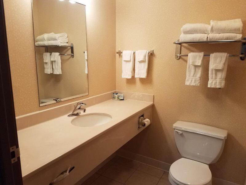 Oak Hill Inn Suites image