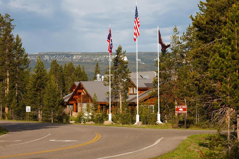 Headwater S Lodge Cabins At Flagg Ranch image