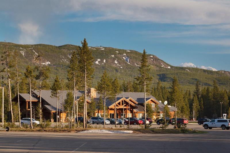 Headwater S Lodge Cabins At Flagg Ranch image