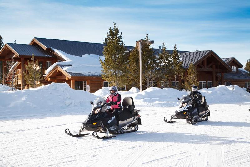 Headwater S Lodge Cabins At Flagg Ranch image