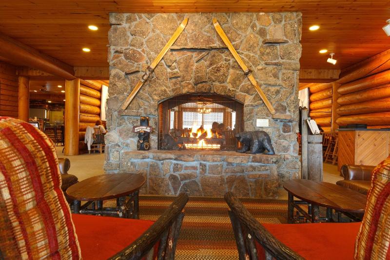 Headwater S Lodge Cabins At Flagg Ranch image