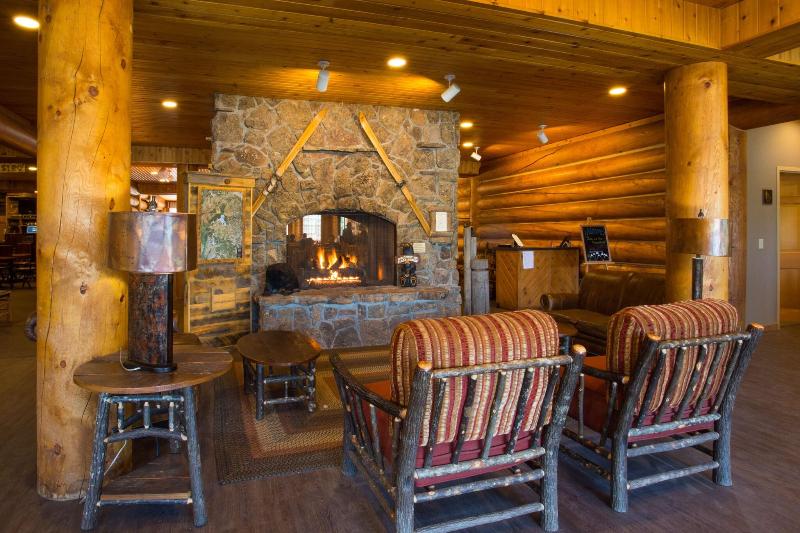 Headwater S Lodge Cabins At Flagg Ranch image