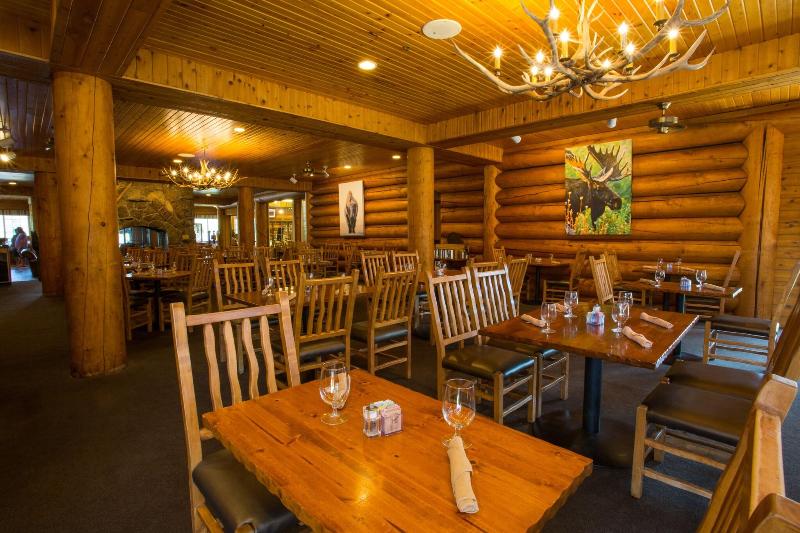 Headwater S Lodge Cabins At Flagg Ranch image