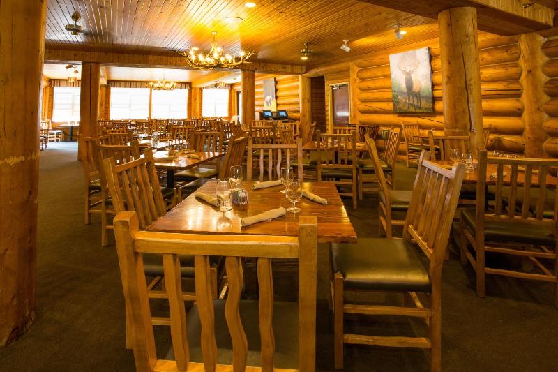 Headwater S Lodge Cabins At Flagg Ranch image