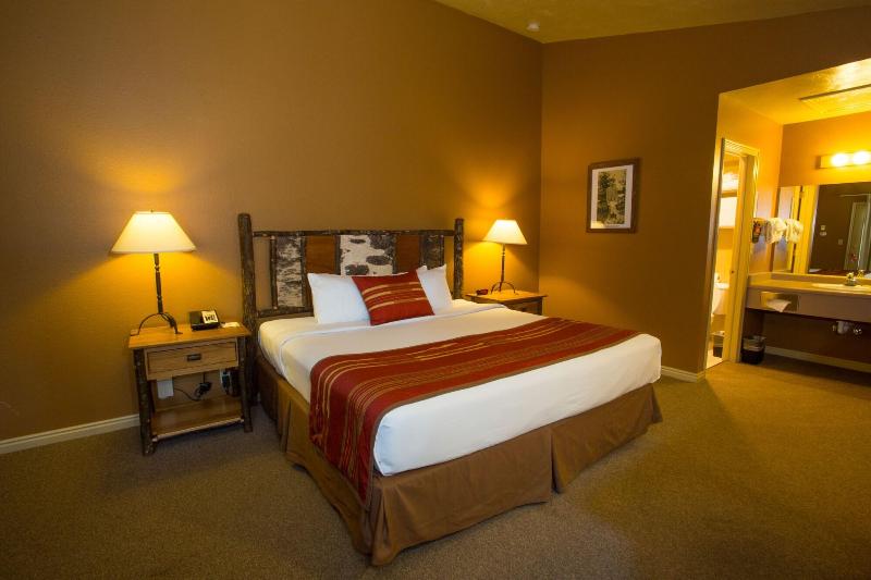 Headwater S Lodge Cabins At Flagg Ranch image
