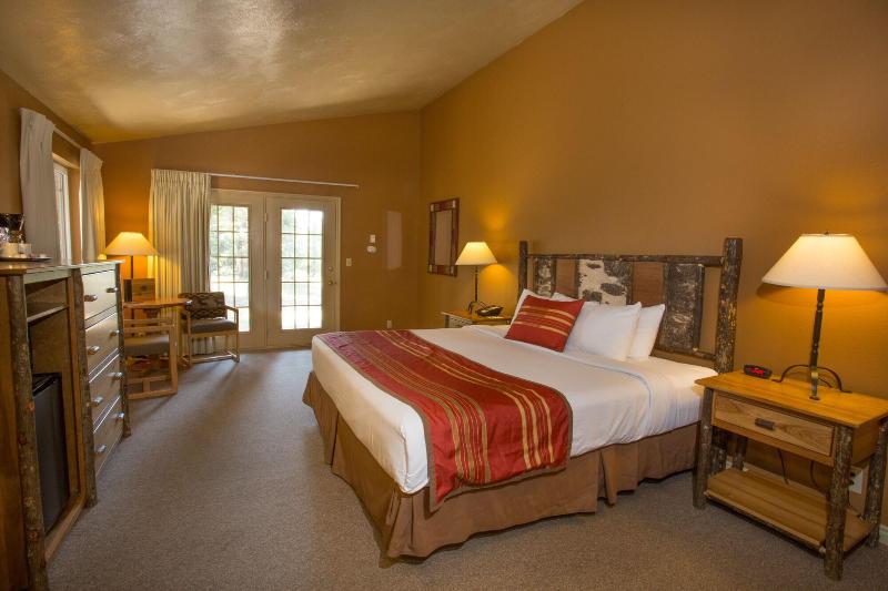 Headwater S Lodge Cabins At Flagg Ranch image