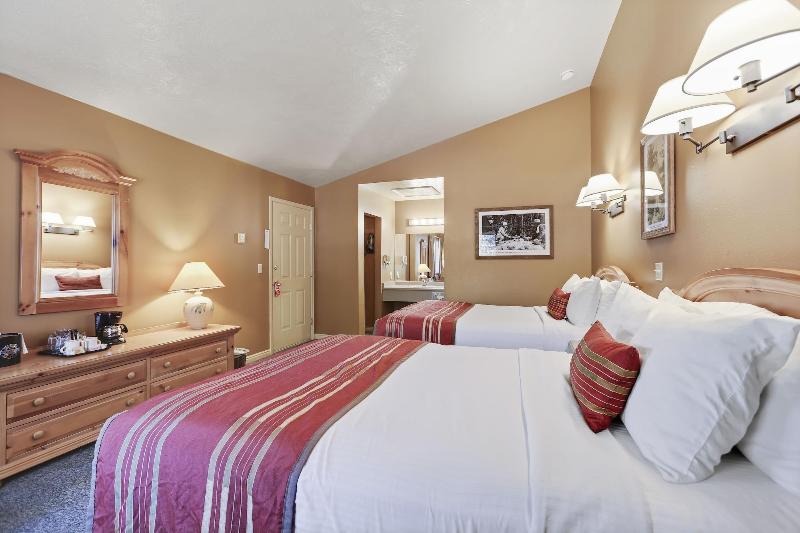 Headwater S Lodge Cabins At Flagg Ranch image