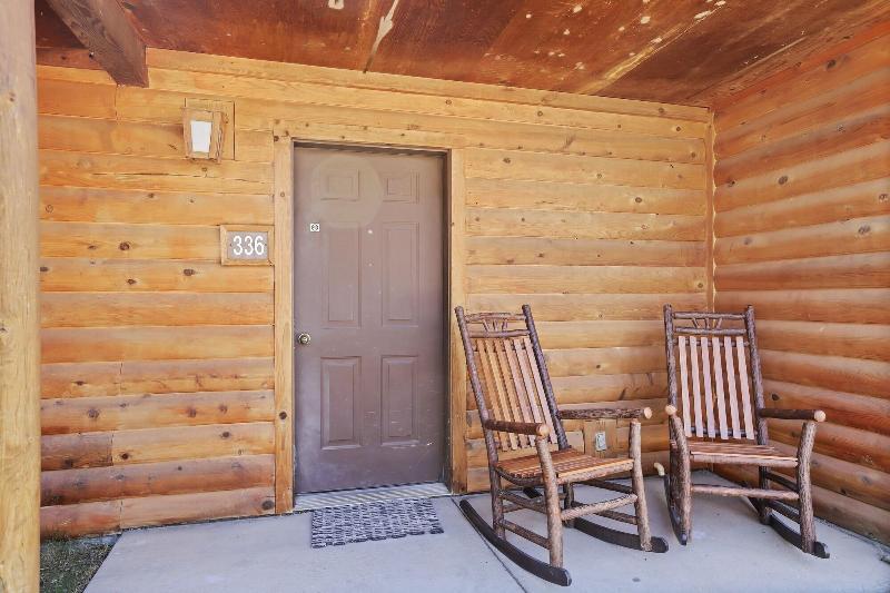 Headwater S Lodge Cabins At Flagg Ranch image