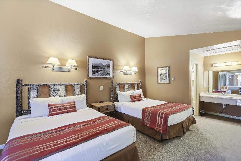 Headwater S Lodge Cabins At Flagg Ranch image