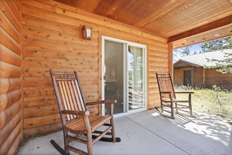 Headwater S Lodge Cabins At Flagg Ranch image