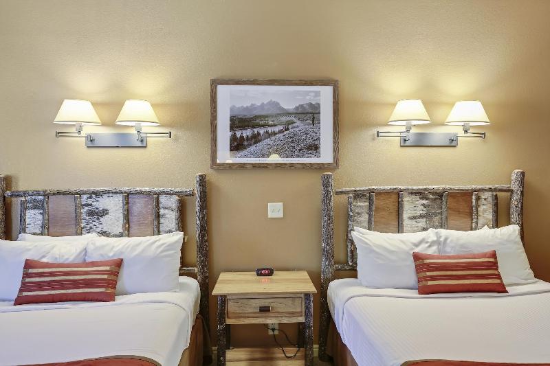 Headwater S Lodge Cabins At Flagg Ranch image
