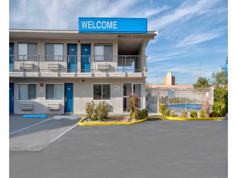 Motel 6 Albuquerque, NM - Midtown — exterior view