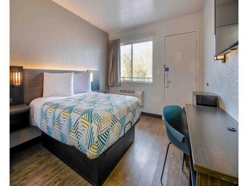 1 Full Bed | ADA/RI Shower, Non-smoking
