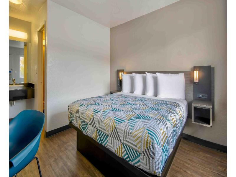 1 Queen Bed | Non-Smoking
