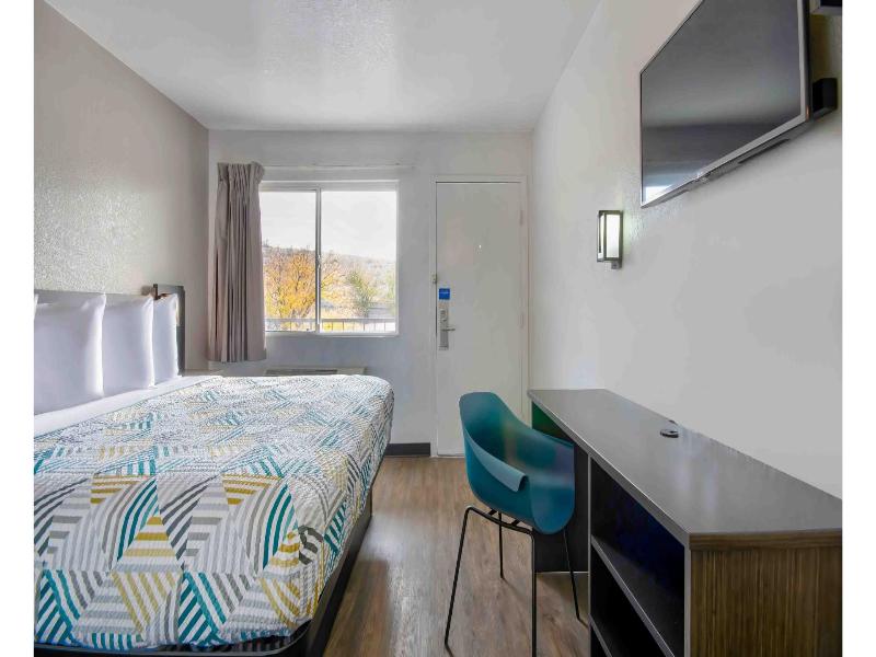 1 Full Bed | Micfridge, Non-smoking