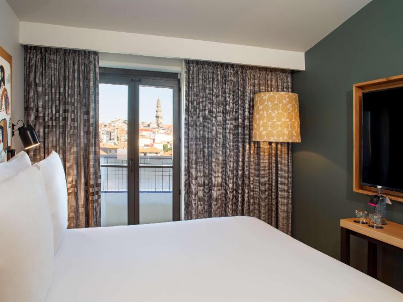 Se Catedral Hotel Porto, Tapestry Collection by Hi image