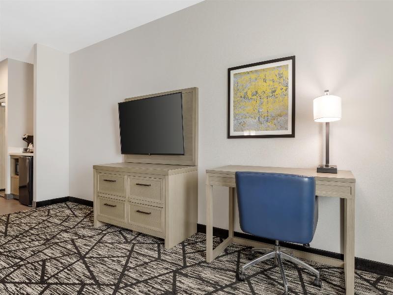 Best Western Plus Mid County image