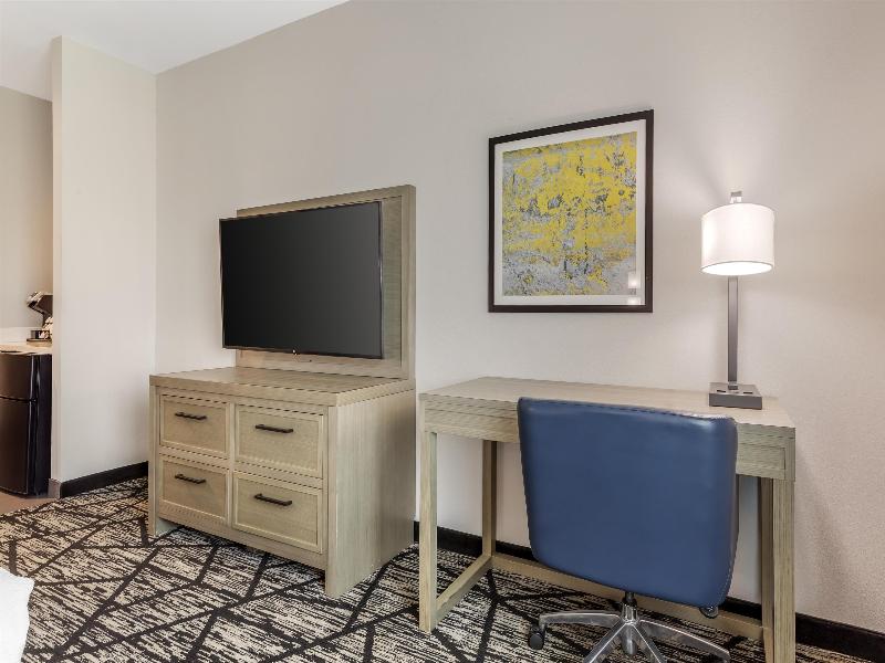 Best Western Plus Mid County image