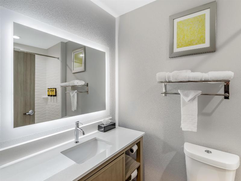 Best Western Plus Mid County image