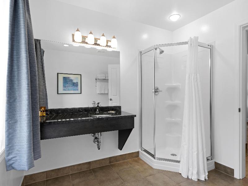 Kootenay Lakeview Resort , BW Signature Collection image